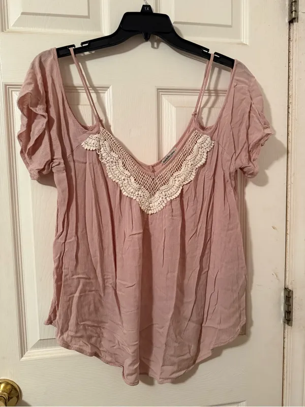 Charlotte Russe Dusty Rose Cold-Shoulder Top with Cream Crochet - Image 2