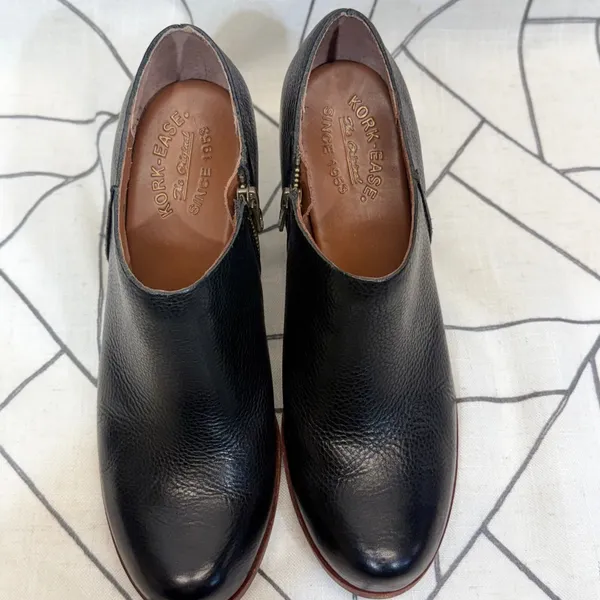 Kork-Ease Wedge Ankle Booties 8.5 Black Leather Side Zip‎ Shooties K39903 - Image 3