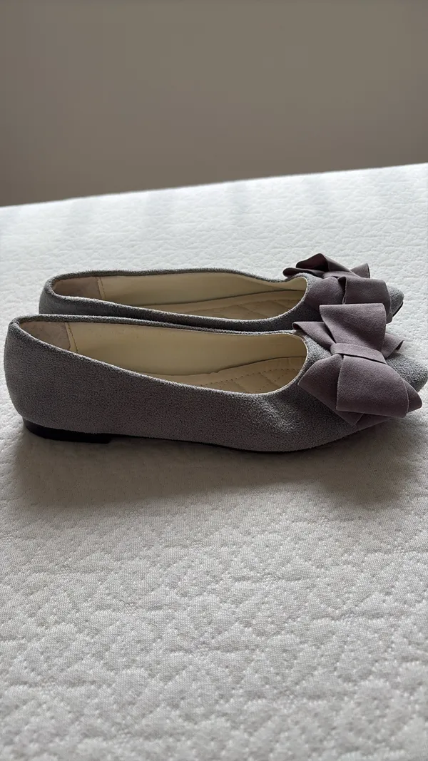 Women’s Gray Bow Ballet Flats – Good Condition Size 5.5 - Image 2