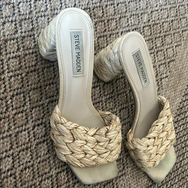 Steve Madden Laveda Sandal in Beige Size 7.5 - Image 4