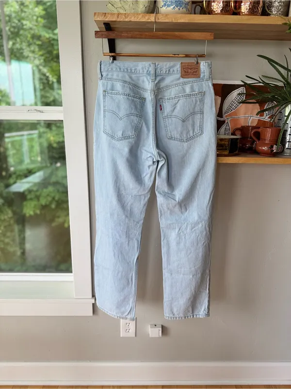 Levi's Low Pro Straight Light Wash Denim Jeans Distressed Knee Rips Size 28 - Image 2