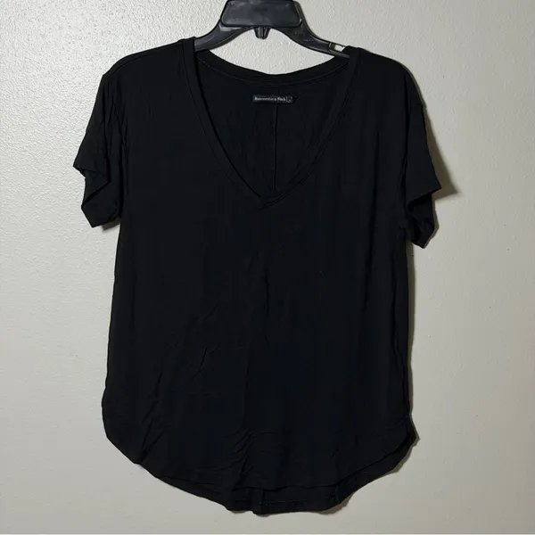 Abercrombie & Fitch Women Black Short Sleeve V-Neck Tee Basic size‎ Small - Image 2