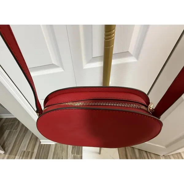 NWT Michael Kors Jet Set Travel Oval Crossbody Bag Red Zip Gold Hardware Strap - Image 16