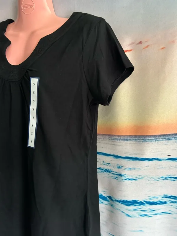 Croft & Barrow Women's Black Short Sleeve V-Neck Top SM NWT - Image 3