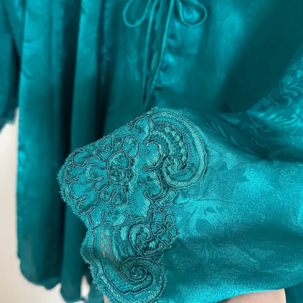 Y2K Victoria’s Secret Robe Floral Embroidered Beaded Size M/Large Teal Blue VTG - Image 6
