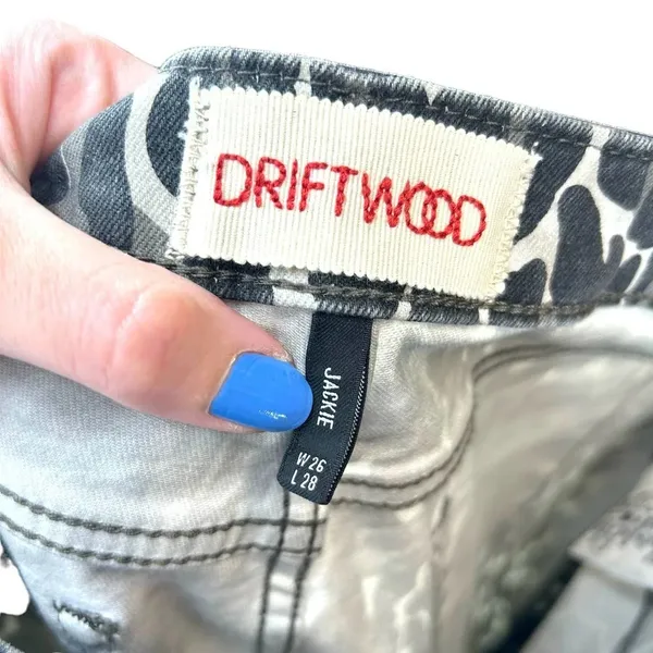 Driftwood Jackie Grey Cheetah Print‎ Jeans Size 26 - Image 8
