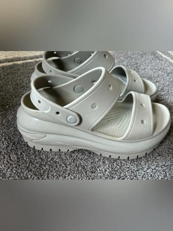 The MOST COMFY CROCS Platform Sandals ever ❗️ - Image 5