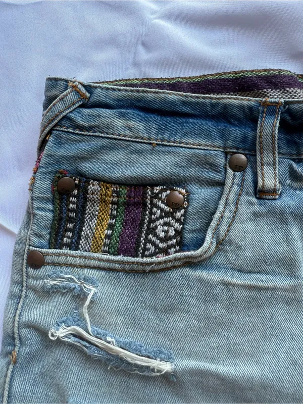 Free People Aztec Embroidered Cut Off Distressed Denim Shorts Size 31 - Image 7