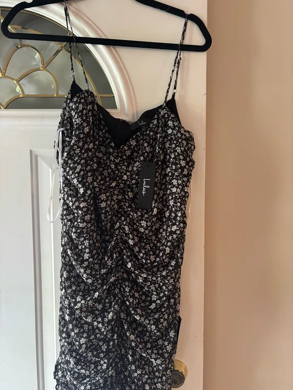 Lulus Black and white floral dress brand new with tags - Image 3
