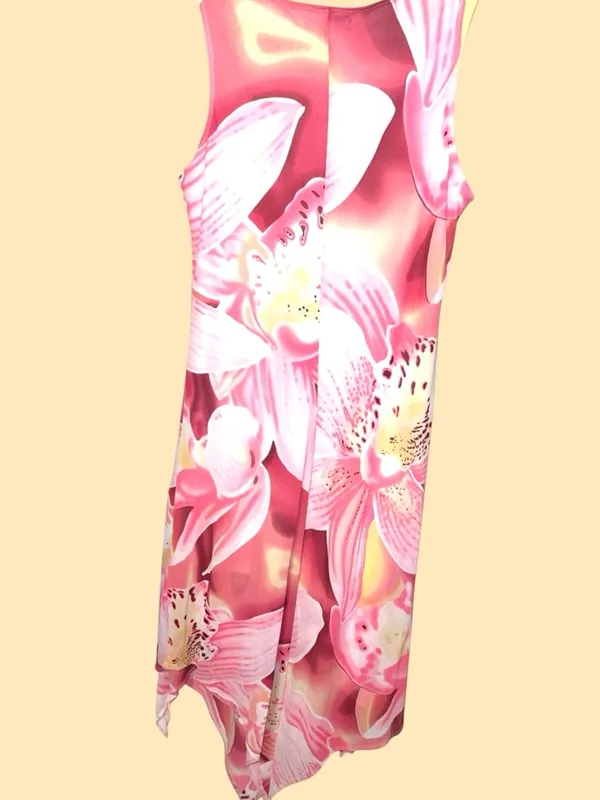 Travel Elegance Pink Floral Sleeveless Maxi Dress with pretty bold design! - Image 3
