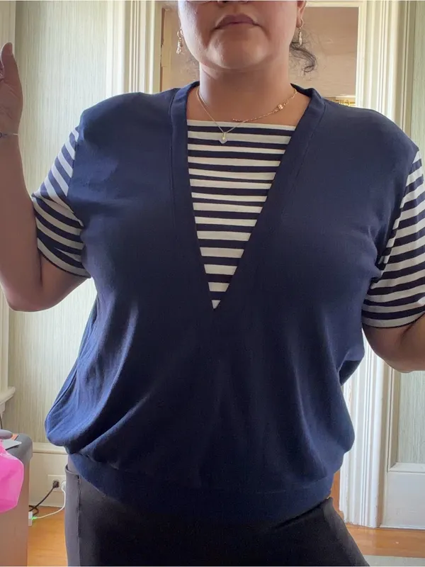 Navy V - Image 3
