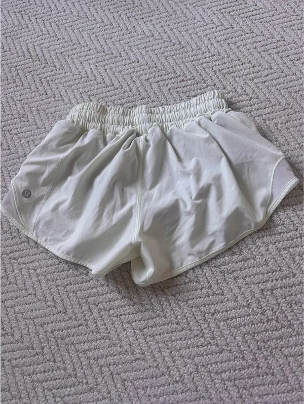 Hotty Lululemon Hot 2.5" Shorts - Image 2