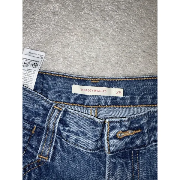 Levis '94 Baggy Jeans Women 25x31 Medium Wash Blue EUC! - Image 4