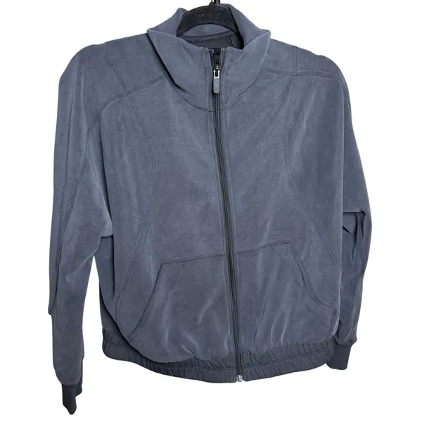 Lululemon Women's Size 8 Black Softstreme Full Zip Jacket - Image 4
