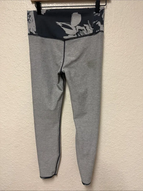 VUORI *flawed* Floral Print Black & Gray Leggings Estimated Size Small - Image 13
