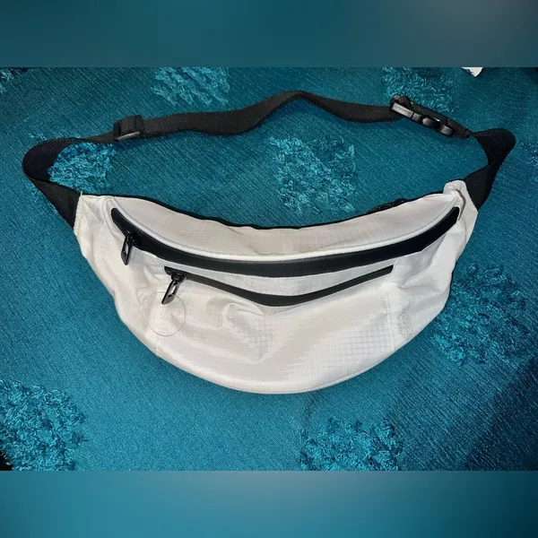 New Fp Movement Ripstop Runner Belt Bag Sold Out on Free People - Image 9