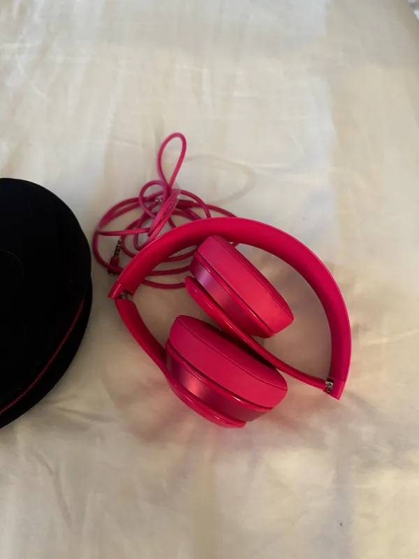 Beats Solo 2 wired pink headphones - Image 3
