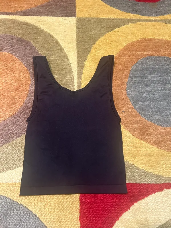 Aritzia Sunday Best Black Basic Seamless Crop Tank Top Size Small - Image 3
