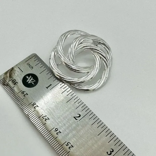 Vintage silver tone twisted knot Brooch - Image 8