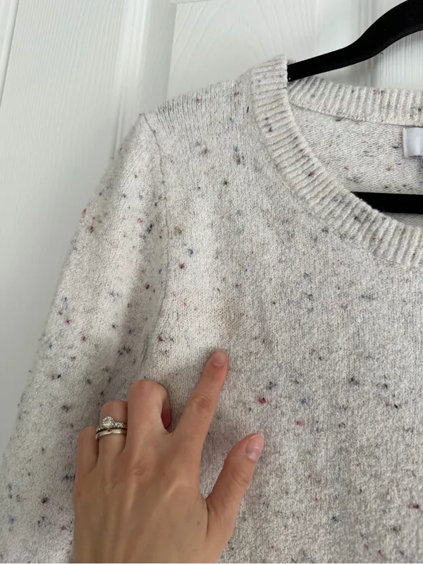 Old Navy Oatmeal Colored Crew Neck Sweater Size Medium - Image 3