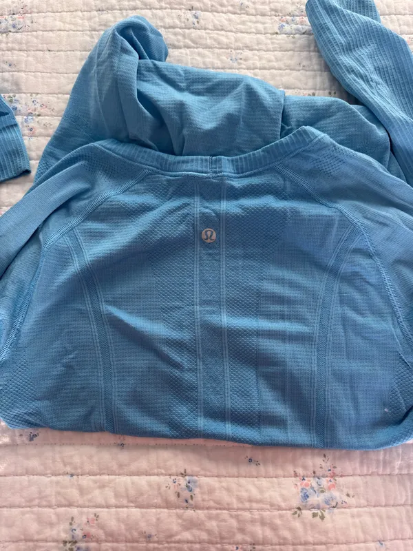 Long Sleeve Lululemon Swiftly Tech - Image 4