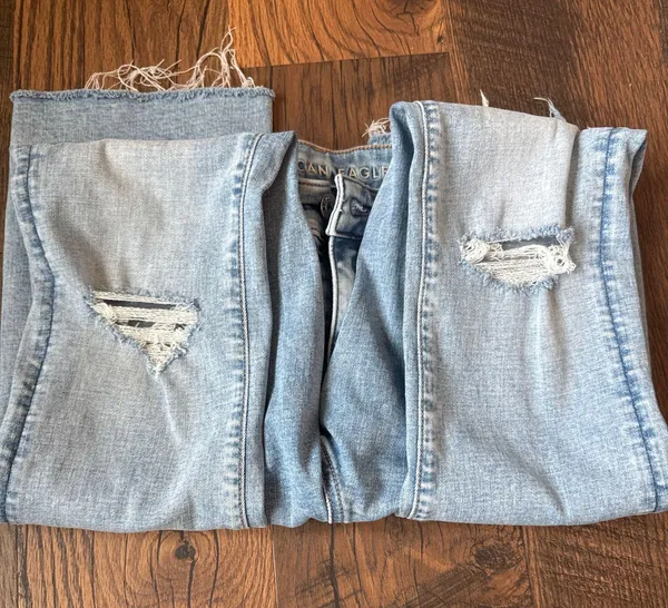 American Eagle Jeans - Image 3