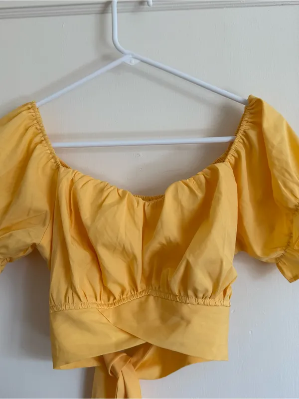 Sweetheart Yellow Puff-Sleeve Crop Top by - Image 3