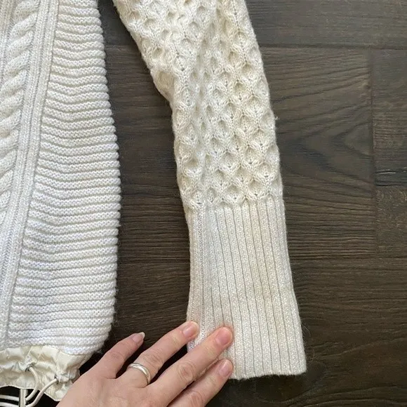 Banana Republic Cream Sweater Crew Neck Drawstring Hem Casual Size S - Image 4