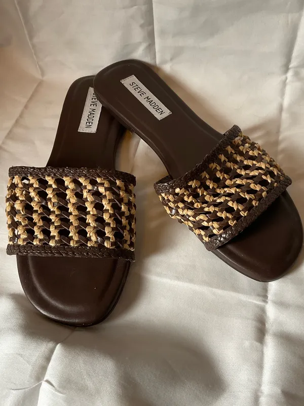 Steve Madden Brown and Tan Woven Slide Sandals size 7.5 - Image 5