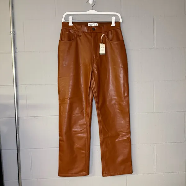 NWT Abercrombie & Fitch The 90s Straight Ultra High Rise in Cognac Leather 28/6 - Image 2