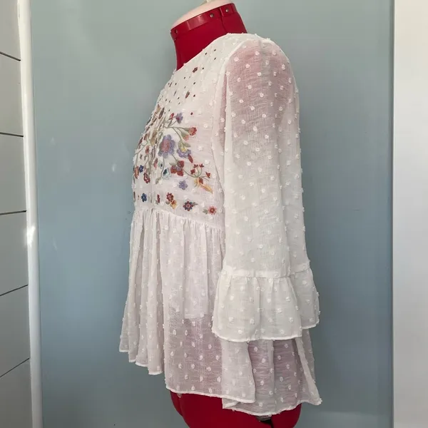 Francesca’s Bell Sleeves Floral Embroidered Dots Top Sz M - Image 7