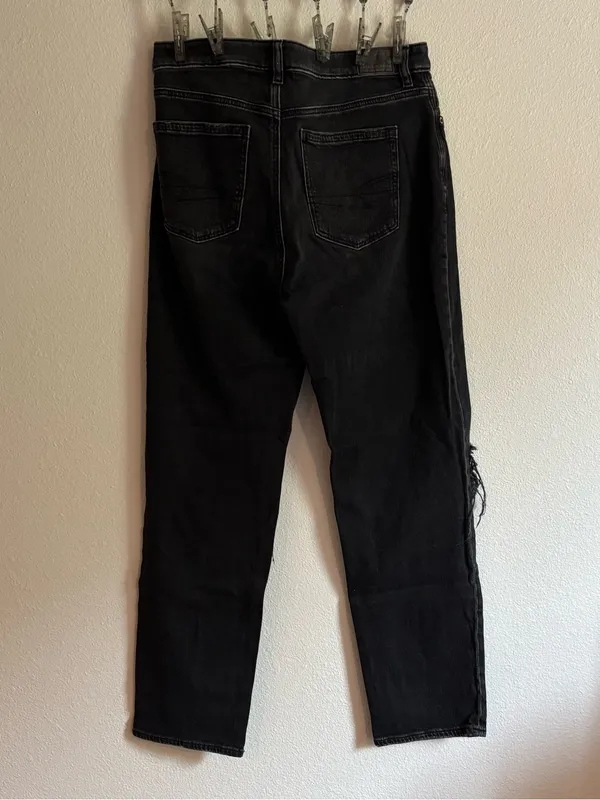 American Eagle Women's Black Distressed Knee Jeans - Image 2