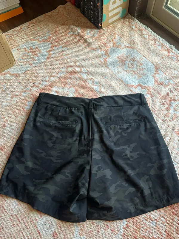 SPANX Sunshine 6” pull on shorts dark camo size large style 50213R - Image 3