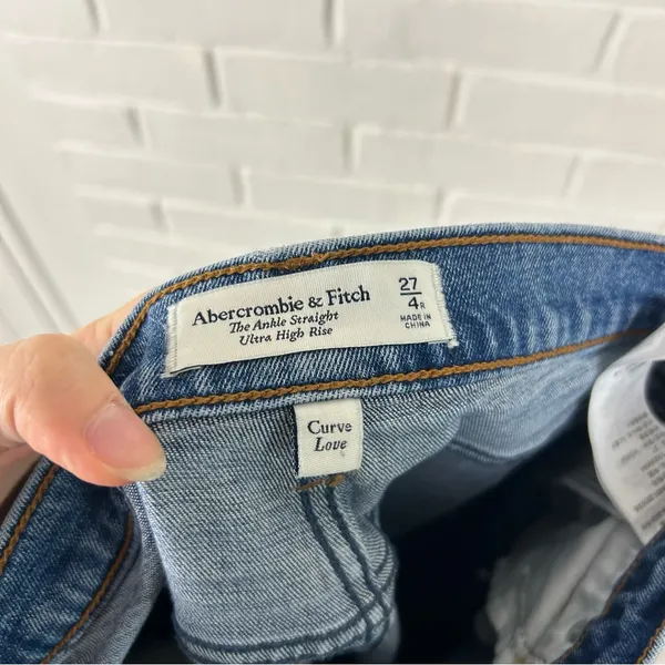 Abercrombie + Fitch Curve Love Ankle Straight Ultra High Rise Jeans Size 27/4 - Image 2