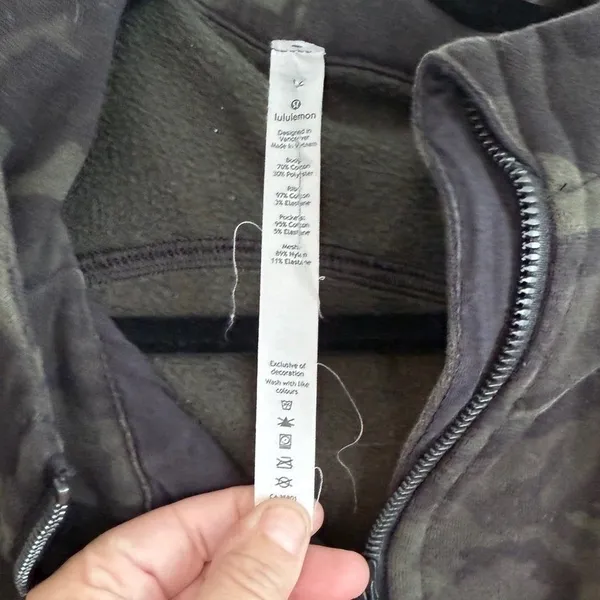 Lululemon Camo Full‎ Zip Hooded Jacket Women's Size 12 Green Black Athleisure - Image 4