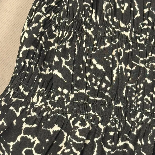 Universal Threads Black White Floral Smocked Peplum Top Long Sleeve NWT Large‎ - Image 4