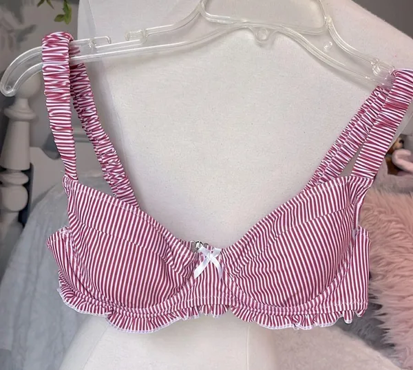Bikini Set Red White Candy Cane Striped Top Bottoms Ruffled Size undefined - Image 2