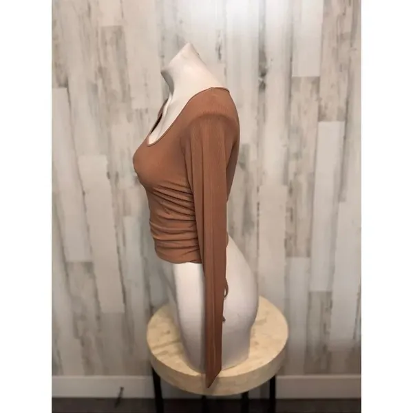 Brown Long Sleeve Ruched Side Top – Size M Size M - Image 3
