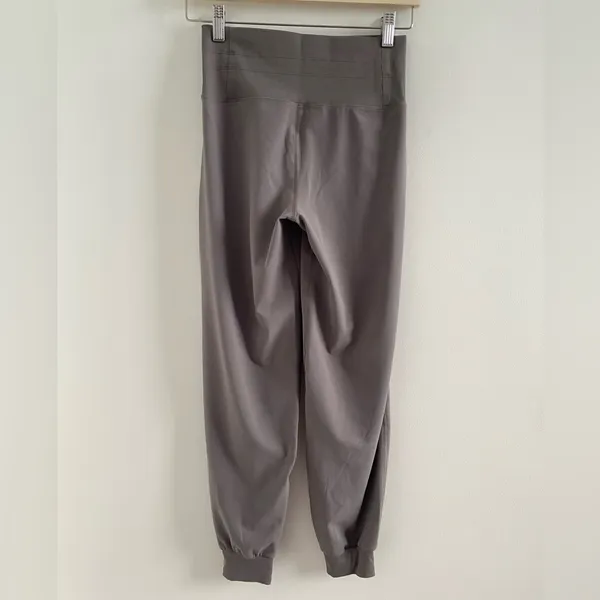 Vuori Women’s Grey Daily Joggers Size XS - Image 7