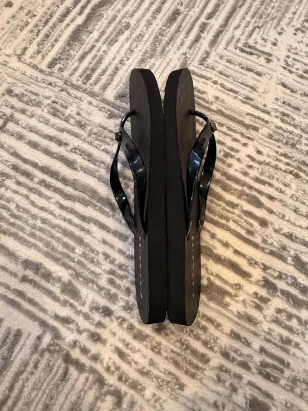 NEW Coach women's size 10 (40) black Abbigal turn-lock flip flops - Image 7