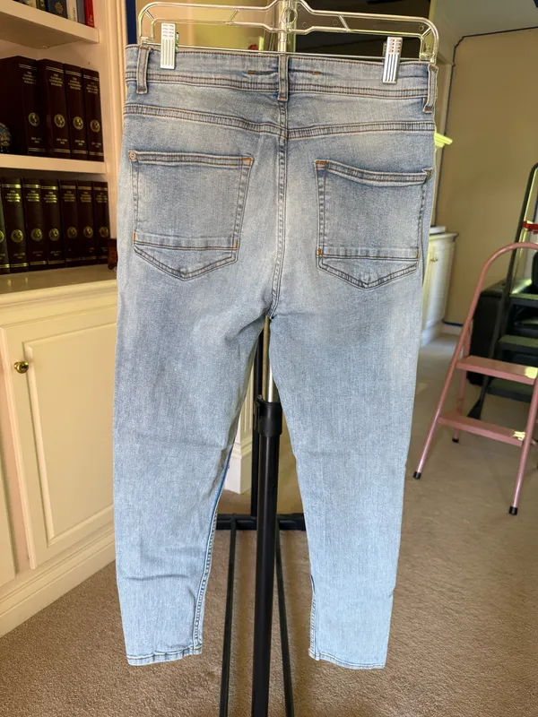 Zara light wash distressed skinny jeans - Image 3