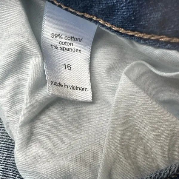 Maurices Size 16 Women’s Distressed Denim Shorts - Image 2
