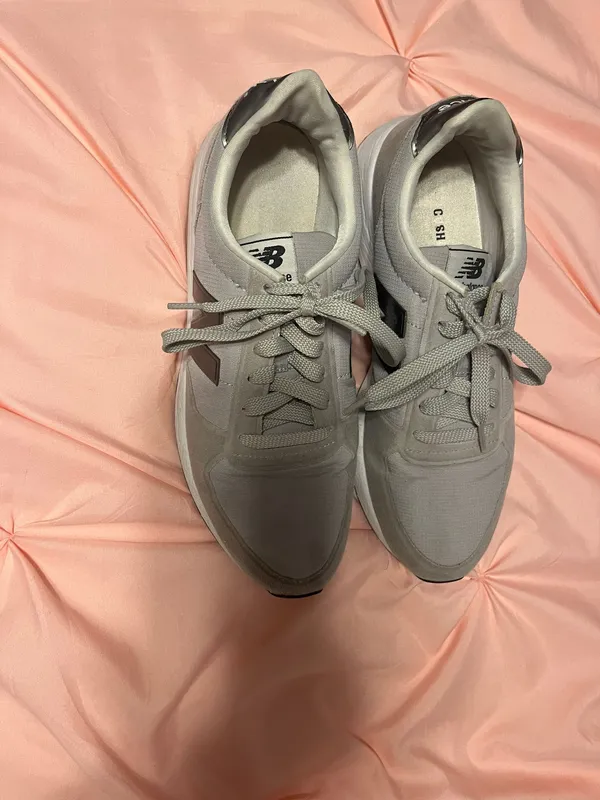 New Balance Woman’s Gray 520s - Image 2