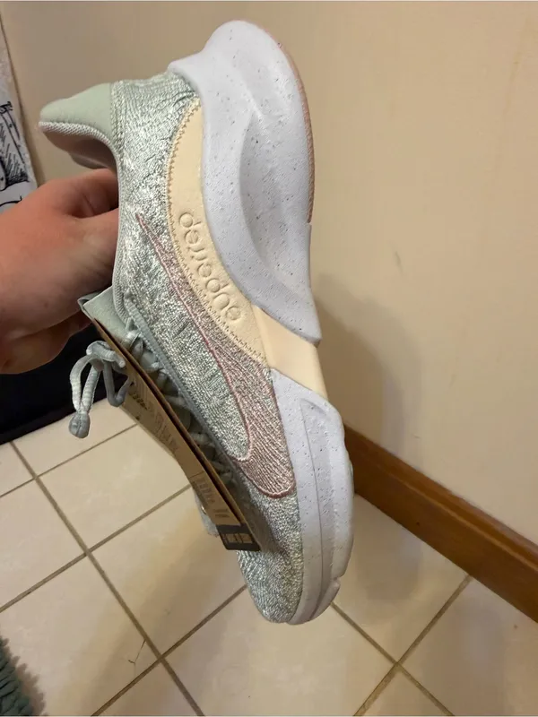 Nike | Move to Zero Light green and pink sneakers size 8.5 - Image 11