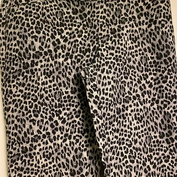 White House black market Cropped pants - Image 2
