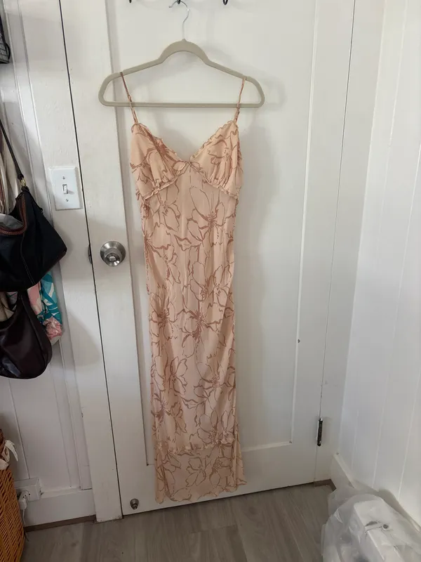 Lovely Long Peach Dress - Image 6