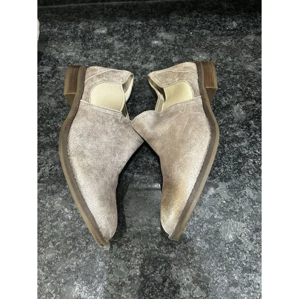 Clarks Collection Camzin Maple Low Boots Bootie Size 10 Booties Metallic Gold - Image 4