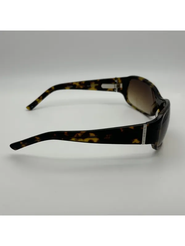Fossil Jessy Women's Tortoise Shell Sunglasses with Gradient Lenses - Image 10