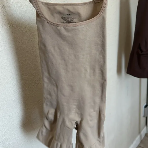 SKIMS Seamless Sculpt Open Bust Shortie Bodysuit NWOT size M - Image 5