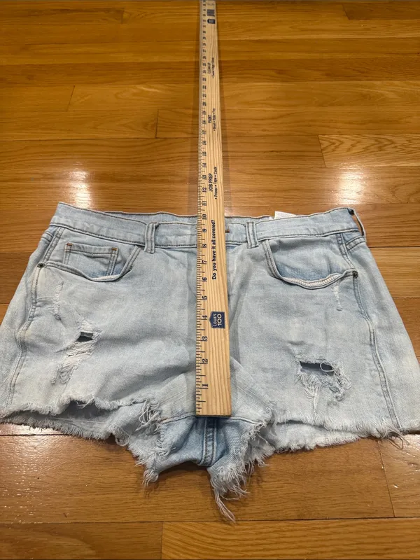 Old Navy boyfriend dristress raw hem light blue jeans size 8 . - Image 6